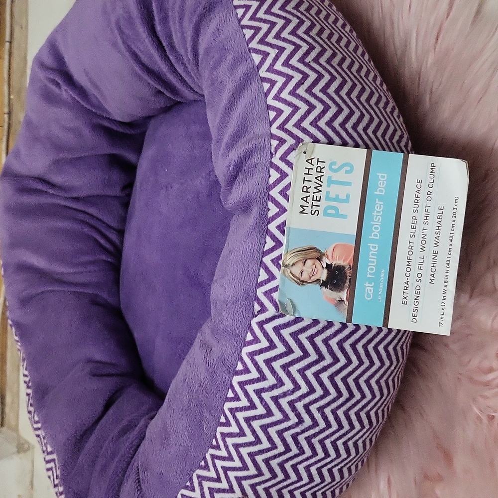 Brand New MARTHA STUART CAT ROUND BOLSTER BED